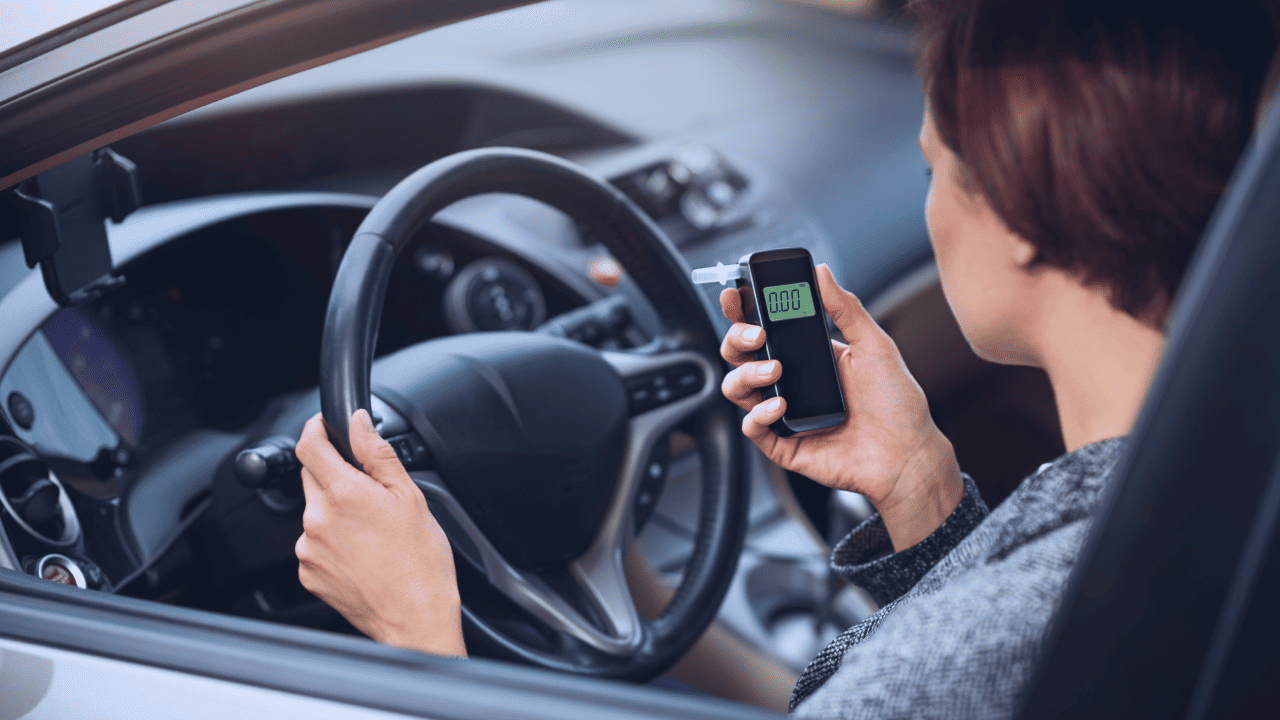 飲酒運転とは？酒気帯び運転・酒酔い運転の危険性や罰則・行政処分を徹底解説【弁護士監修】のサムネイル